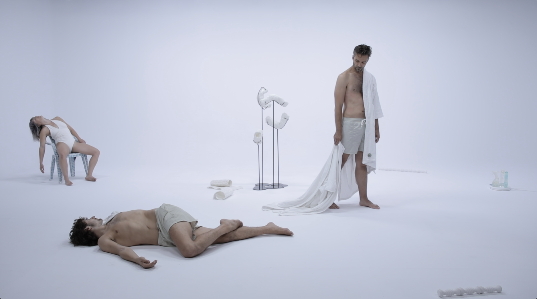 Obra de visdeoarte del artista visual Alfonso Fernández bajo el seudónimo SomosNosotros o Garcia Fernández. Espuesta en exposición individual en Art Fair Parallel Vienna, 2023, Festival de videoarte CUVO 2021 y festival de videoarte proyector 2022