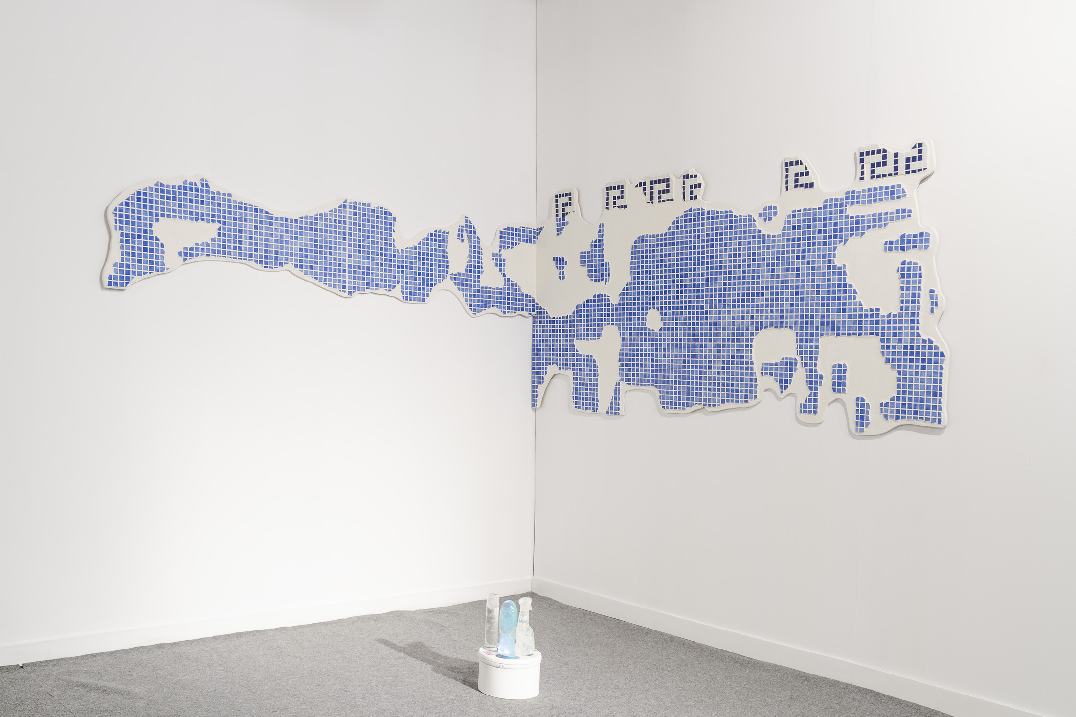 Obra instalativa del artista Alfonso Fernández bajo el seudónimo SomosNosotros o Garcia Fernández. Exposición resultado de la residencia de creadores del centro de arte La Térmica, Málaga 2021